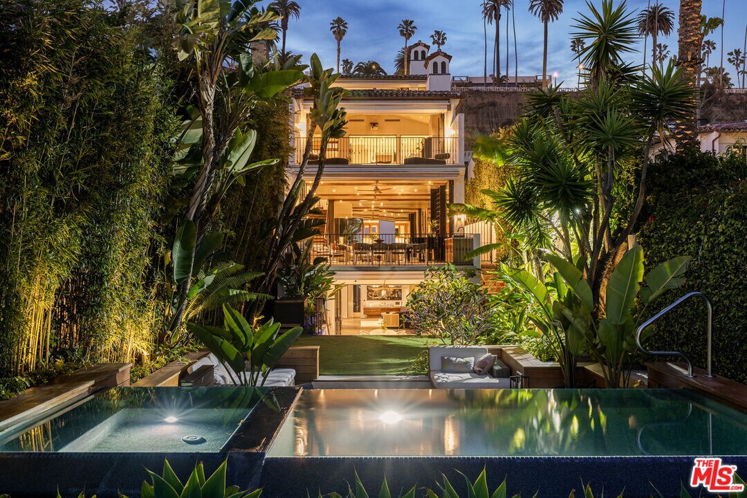 Foto principal - 966 Palisades Beach Rd
