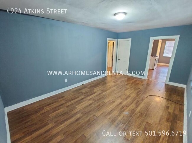 Building Photo - 4924 Atkins Street | $750 | 2 beds, 1 full...