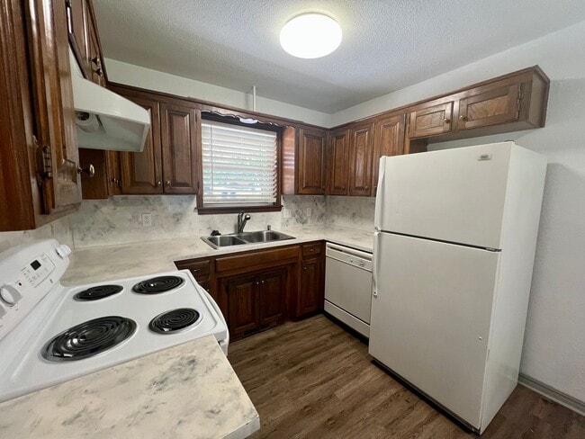Building Photo - Cozy 2 Bedroom/1 Bathroom Duplex for Rent ...