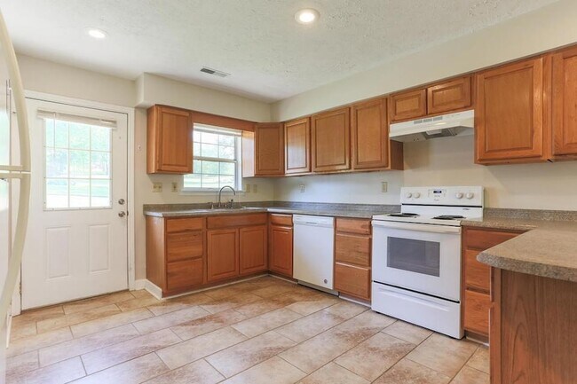 Foto del edificio - 5571 Tallant Road Unit Apt B