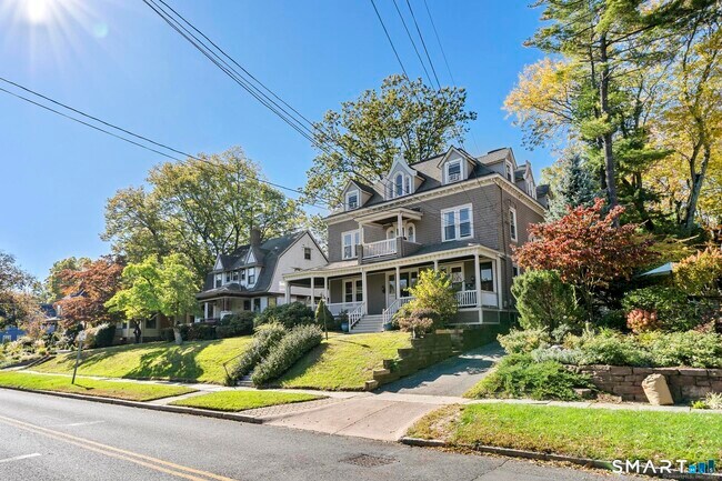 Foto del edificio - 139 Girard Ave
