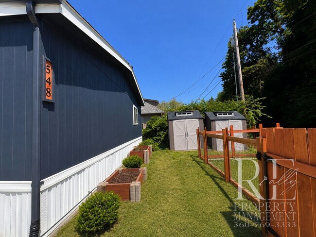 Foto del edificio - Walk to the Ferry from This Updated Port Orchard Home with Expansive Deck & Gated Yard