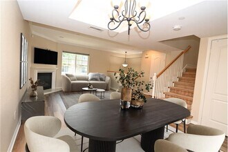 Building Photo - 4035 Bluff View Way