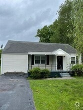 Building Photo - 209 Sequoia Dr