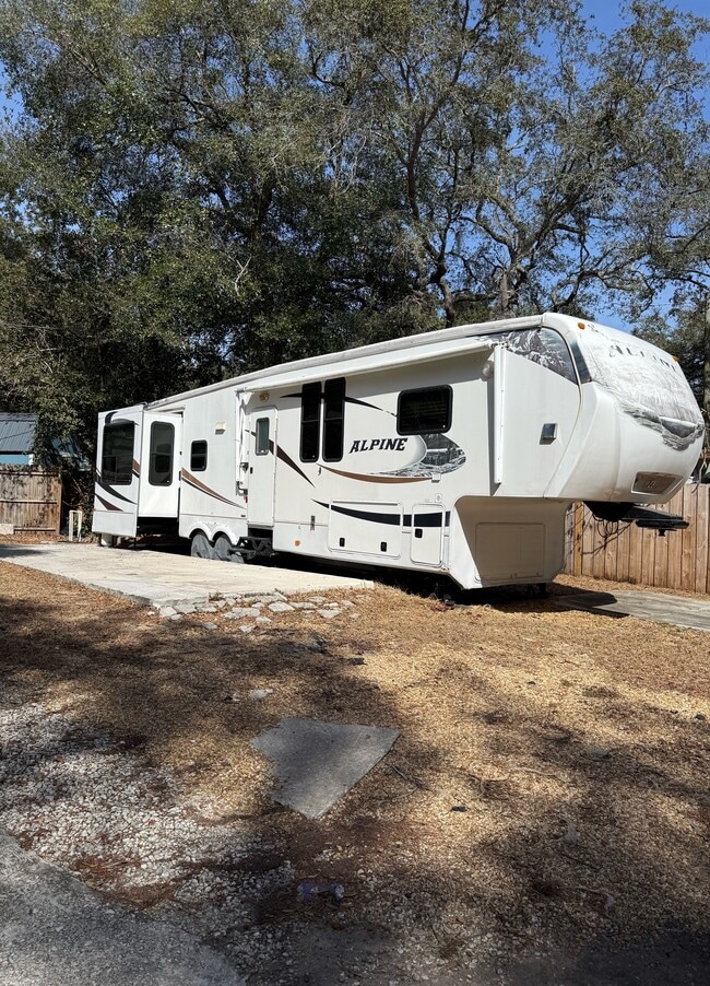 Building Photo - 3000 Clarcona Rd