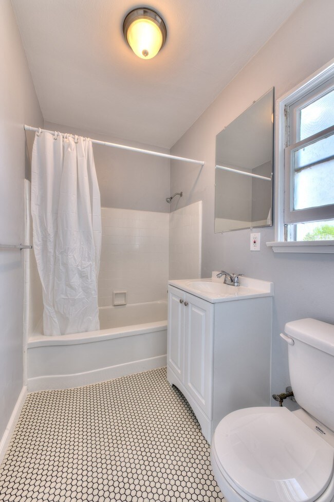 3 - 3227-3231 Madera Ave