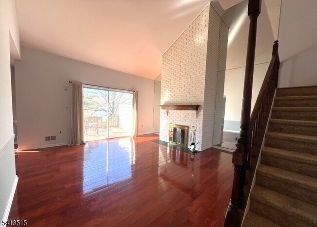 Foto del edificio - 64 Goldfinch Dr