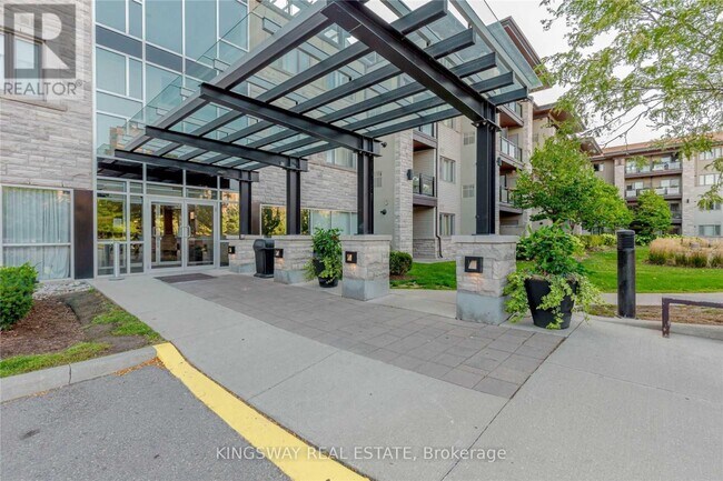 Photo du bâtiment - 570 Lolita Gardens