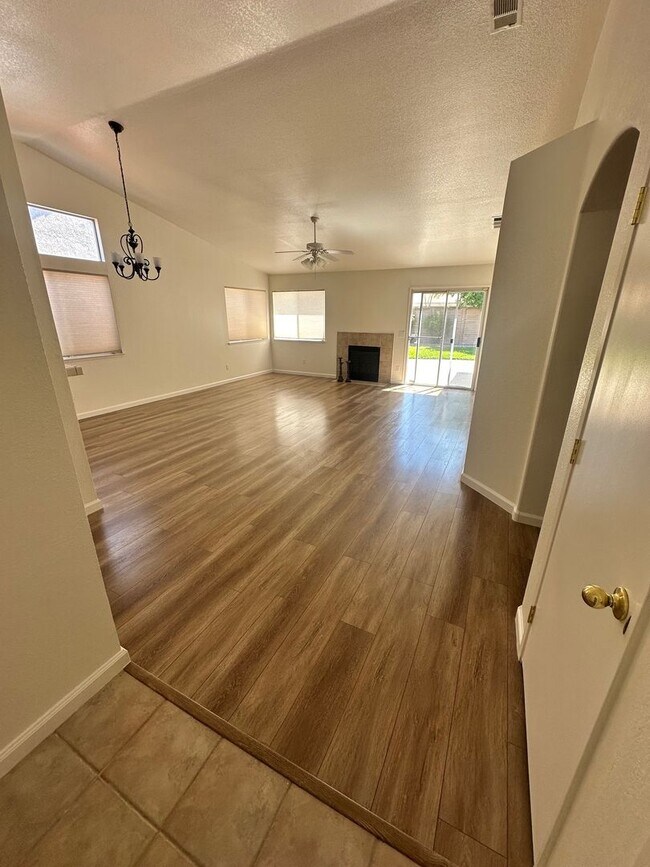 Foto del edificio - 4918 Hearthwood Ct