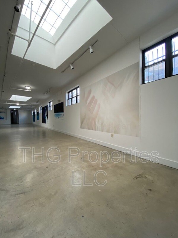 Building Photo - 580 Forest St