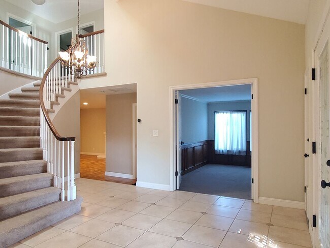 Foto del edificio - 16745 Spring Hill Ct