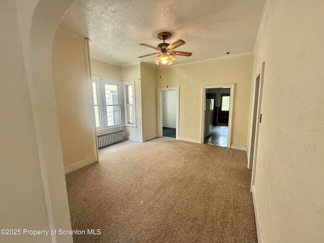 Foto del edificio - 1349 Capouse Ave