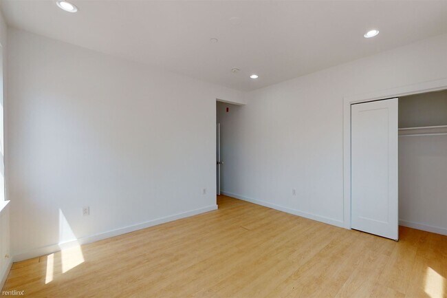 Foto del edificio - 2 br, 2 bath Triplex - 1315-17 N 16TH ST U...
