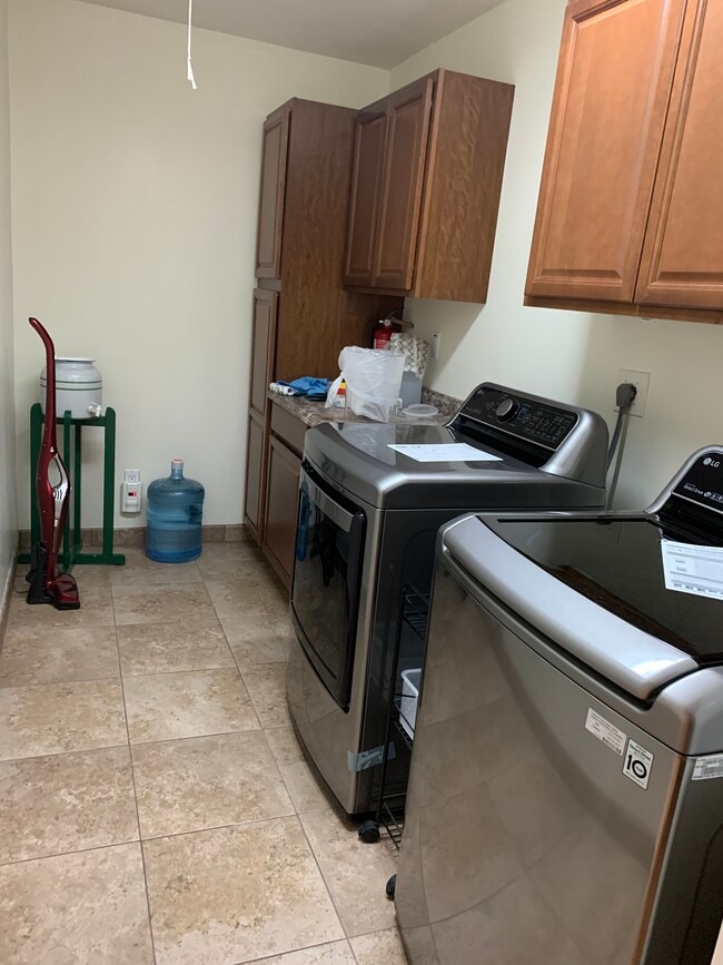 Washer Dryer included - 1207 E Loyola Dr