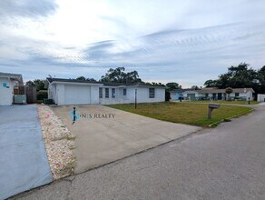 Building Photo - 11110 White Oak Ln