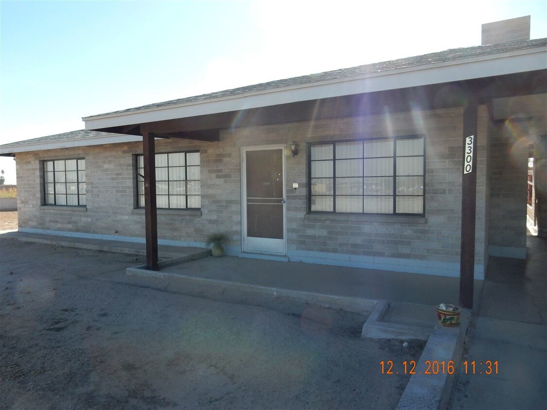 Primary Photo - 3300 S Arizona Ave