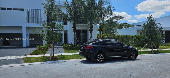 Building Photo - 16644 Botaniko Dr N