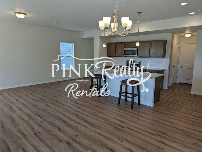 Building Photo - Gorgeous Nearly New Home!