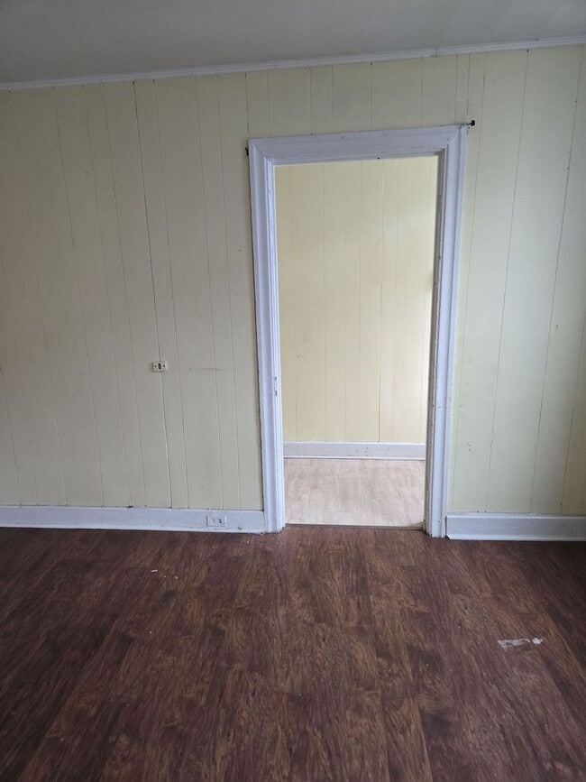 Building Photo - 2-12 Philadelphia Ave