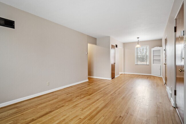 Building Photo - 6214-6218-6218 Nagel Ave