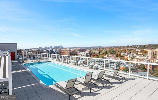 Foto del edificio - 1330 New Hampshire Ave NW
