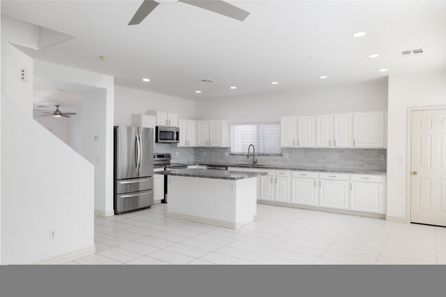 Foto del edificio - 7500 E Deer Valley Rd