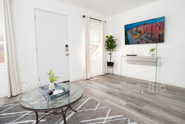 Building Photo - 3122 Cañon Street - B