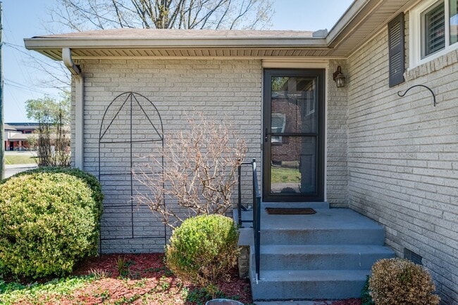 Building Photo - 405 Figuers Dr