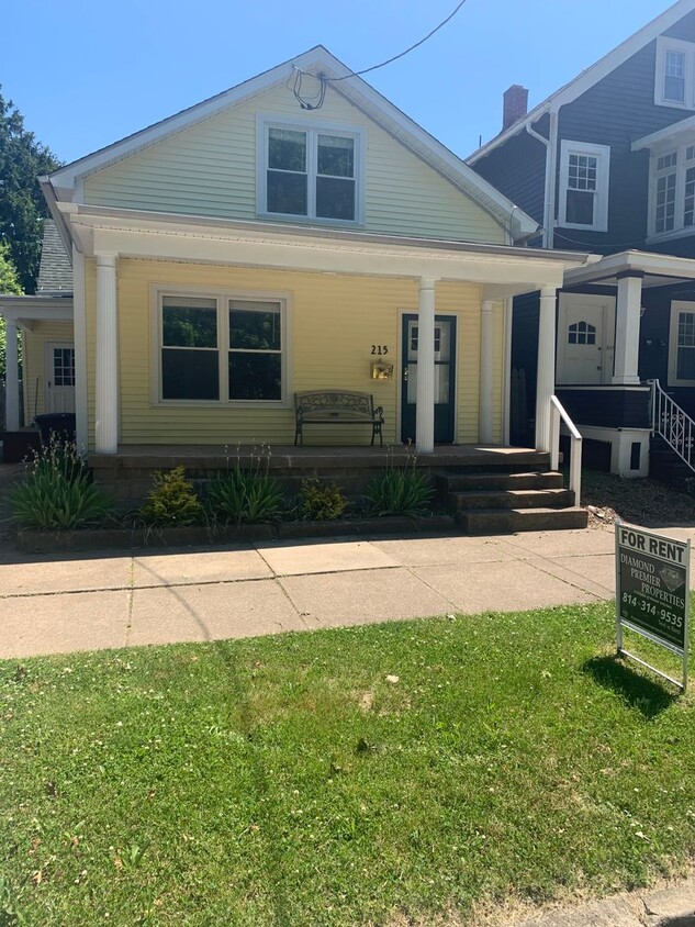 Primary Photo - Large West Bayfront House