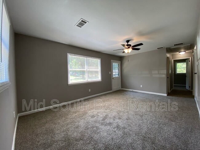 Building Photo - 1016 Restbrook Ave