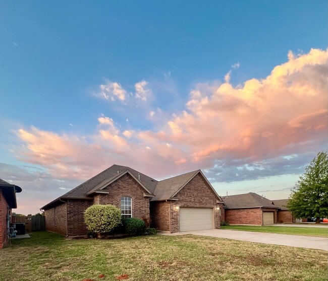 Lovely Home in Mustang - Lovely Home in Mustang