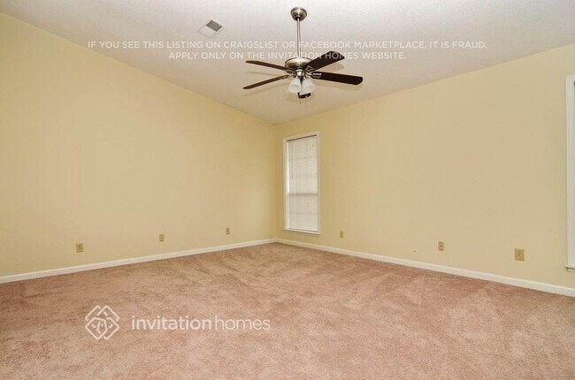 Building Photo - 7855 Dogwood Way