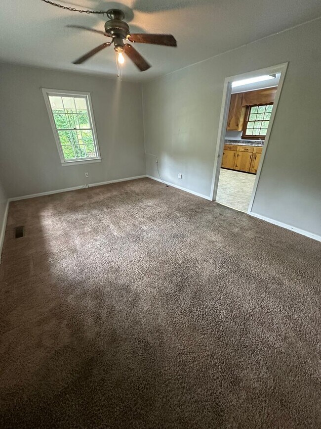 Foto del edificio - 3 Bedrooms, 1 Bathroom - Lindale House