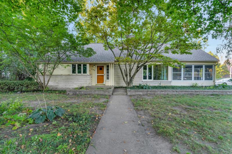 Primary Photo - 202 W Indiana Ave