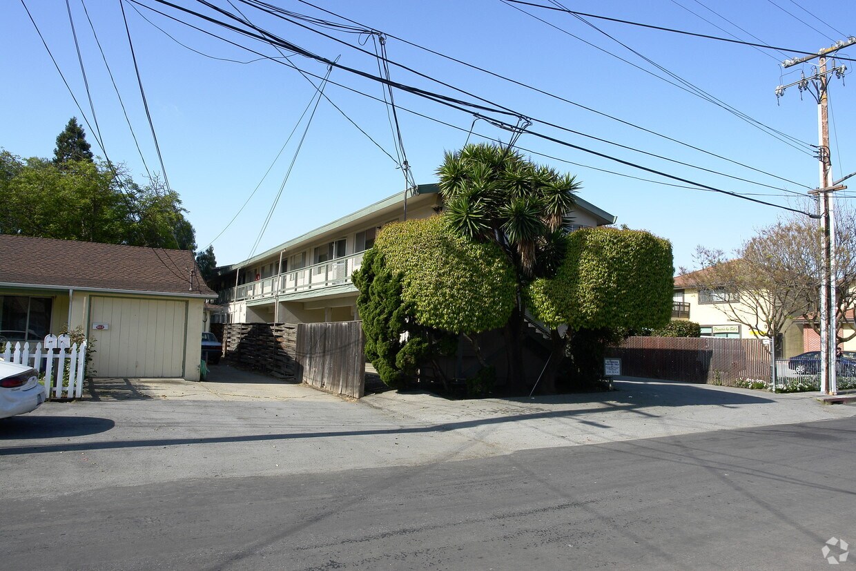 Building Photo - 30 Nueva Ave