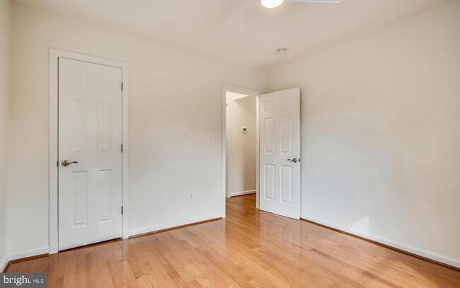 Building Photo - 900 N Garfield St