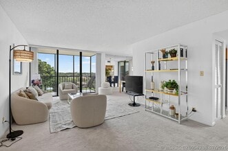 Building Photo - 6895 Willow Wood Dr
