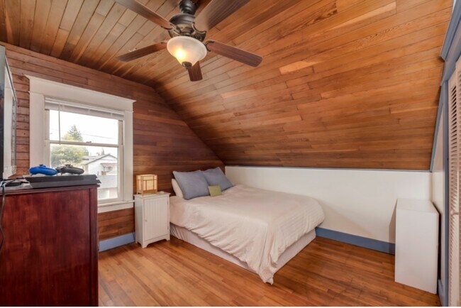 Bedroom 2 - 1001 Rockefeller Ave