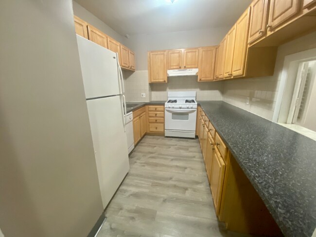 Building Photo - 200 Mountain Ave