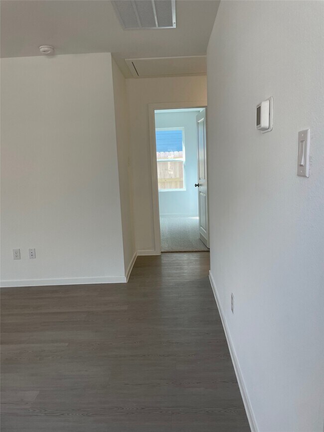 Foto del edificio - 5618 Shelford Birch Dr