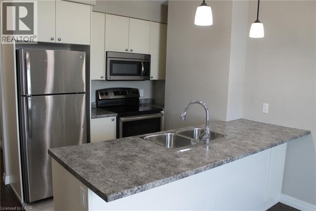 Photo du bâtiment - 112 King St E