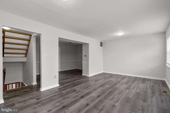 Building Photo - 8151 Larkin Ln