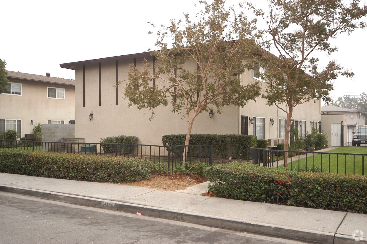 Building Photo - 4721 Canoga St