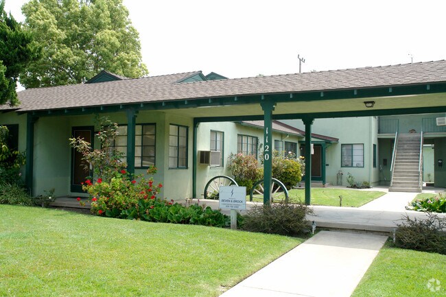 Building Photo - 1118-1120 Western Ave