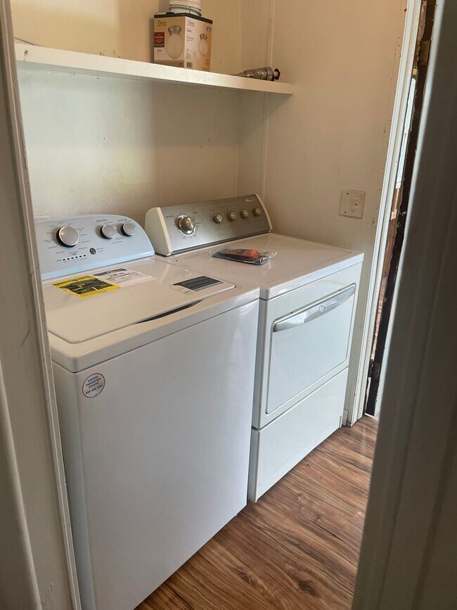 Foto del edificio - 3 Bedroom 2 Bathroom (move-in ready)