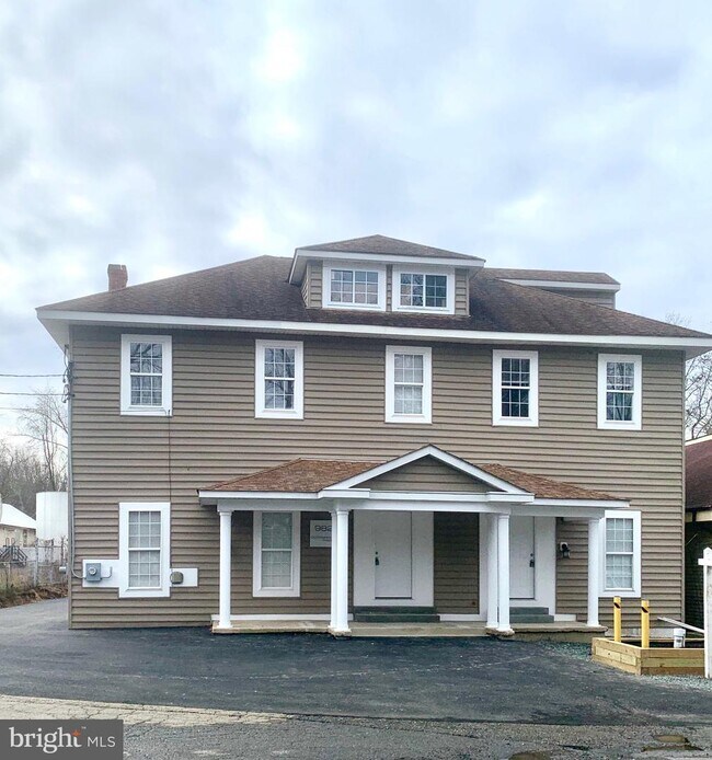 Foto del edificio - 9829 Solomons Island Rd