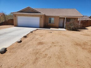 Building Photo - 71593 Sunflower Dr