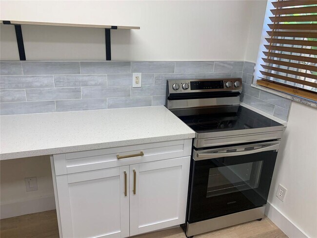 Foto del edificio - 2889 SW 19th Pl