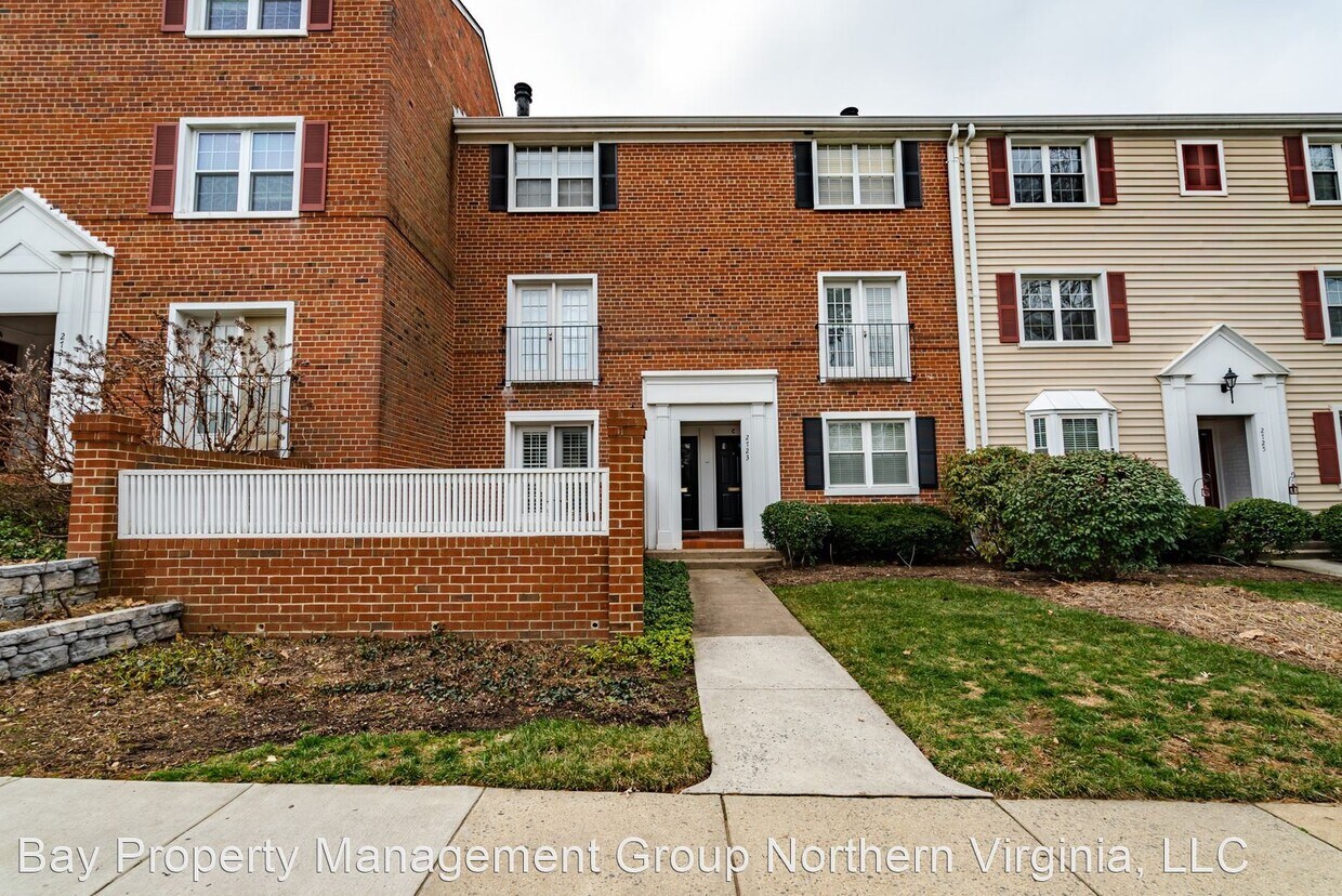 Primary Photo - 2 br, 1 bath House - 2723 WALTER REED DR, ...