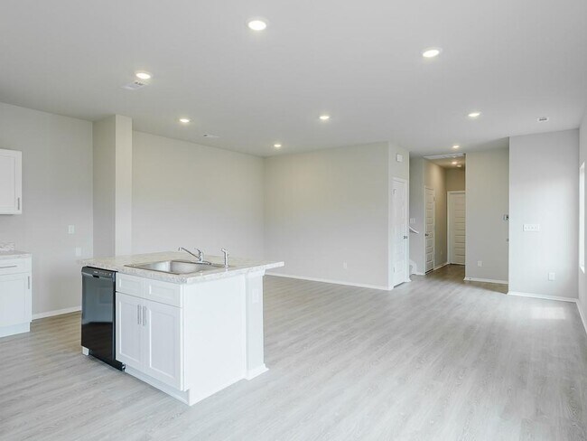 Building Photo - 3404 Endearment